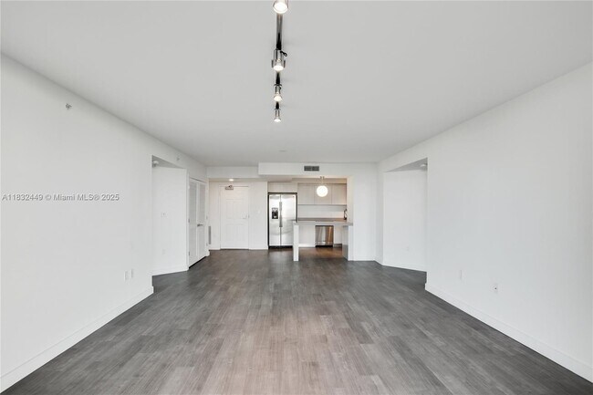 Building Photo - 1500 Bay Rd