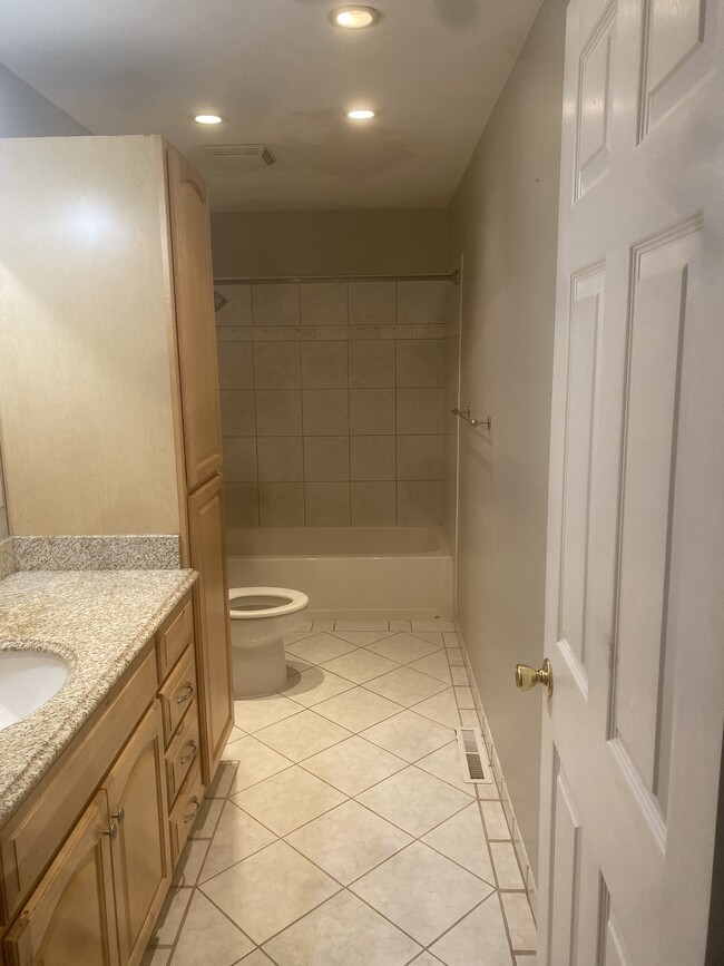 2nd Bath - 25555 NE 80th St