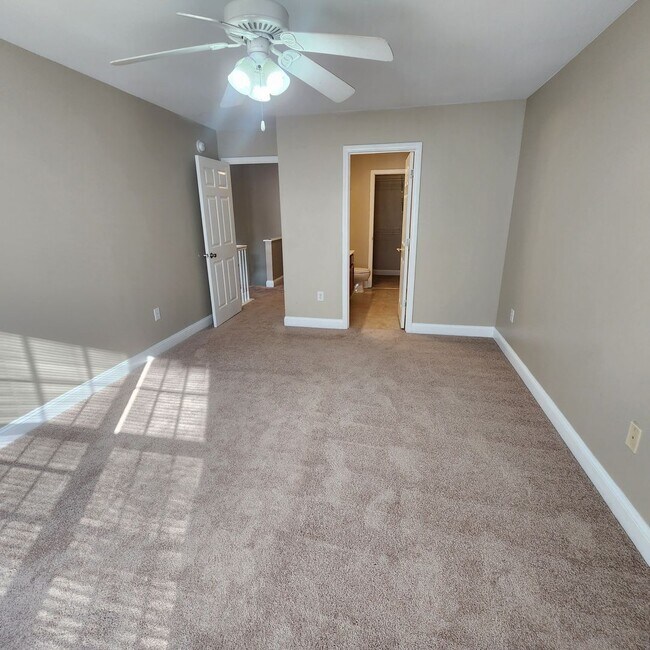 Building Photo - Morehead City Townhouse