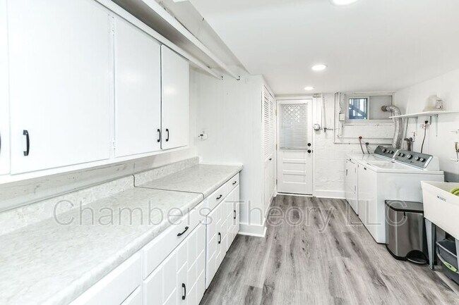 Building Photo - 2230 Observatory Pl NW