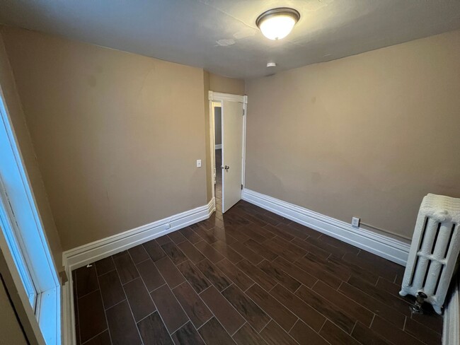 Building Photo - 419 N 1st Ave W