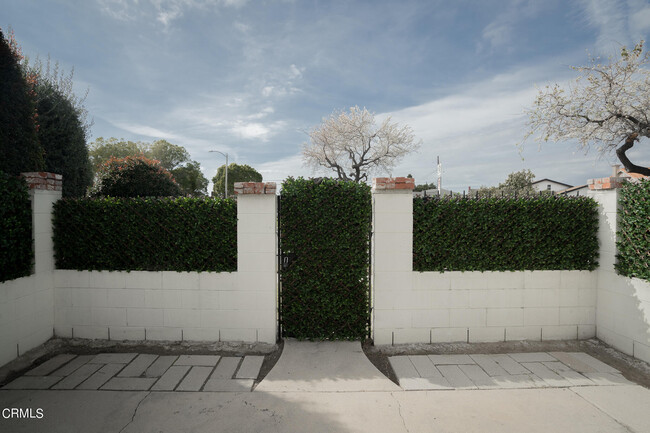 Building Photo - 851 Ivywood Dr