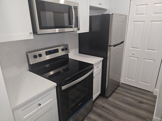 Building Photo - BRAND NEW 2026  1 BED / 1 BATH CONDO (ACROSS FROM CELEBRATION - NEAR DISNEY)