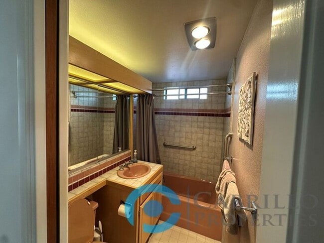 Building Photo - 2620 Deerpark Dr