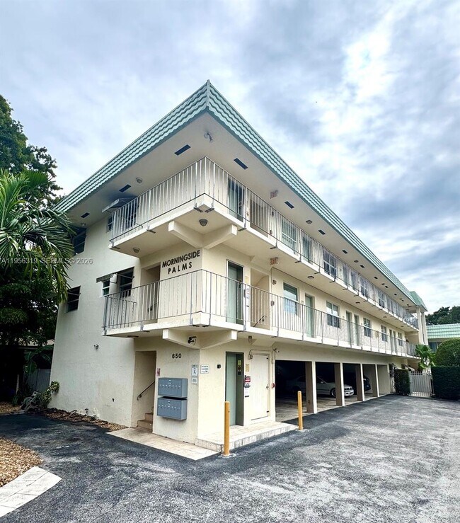 Building Photo - 650 NE 61st St