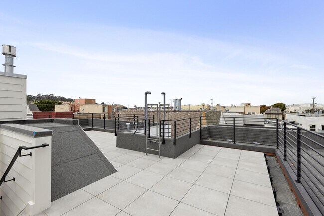Building Photo - 330 27th Ave