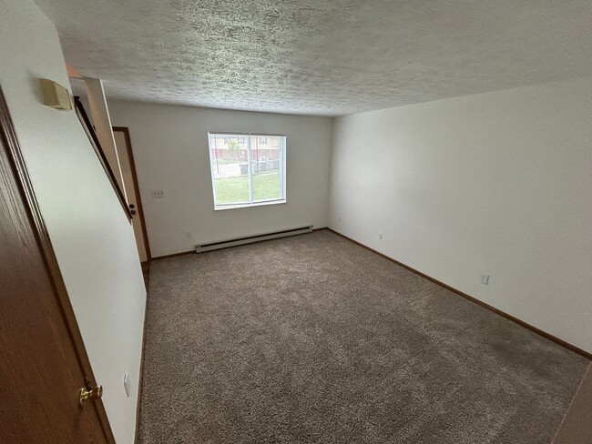 Building Photo - Spacious 2-Bedroom Living in a Quiet Commu...