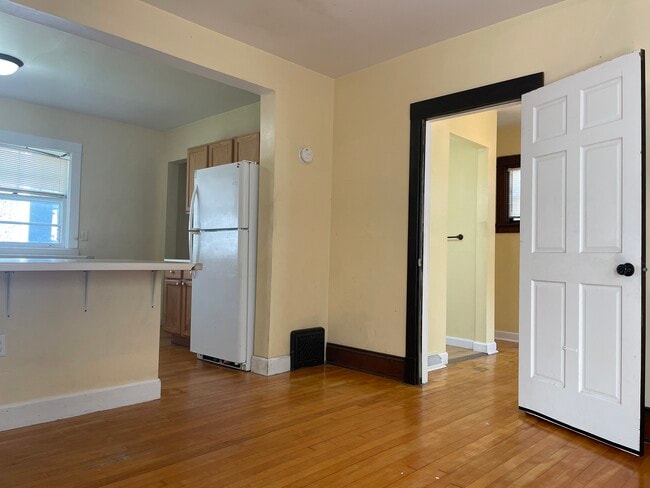 Building Photo - 109 Lathrop St