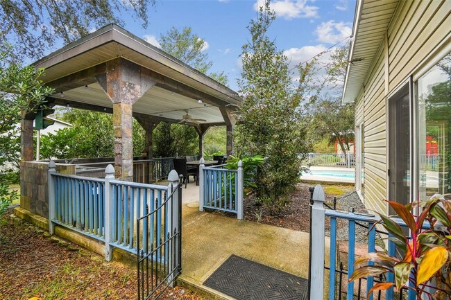 Building Photo - 16453 Pawnee Dr