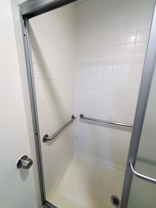 Building Photo - 2 Bed 2 Bath Condo in San Pablo - AVAILABLE NOW!!