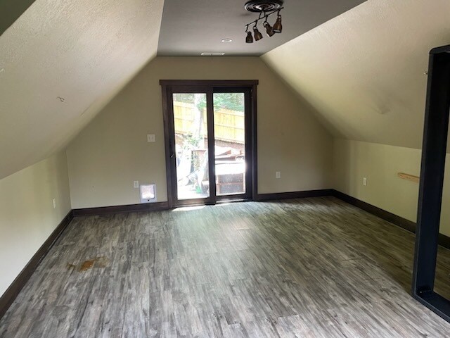Building Photo - 33 Hoyt Rd