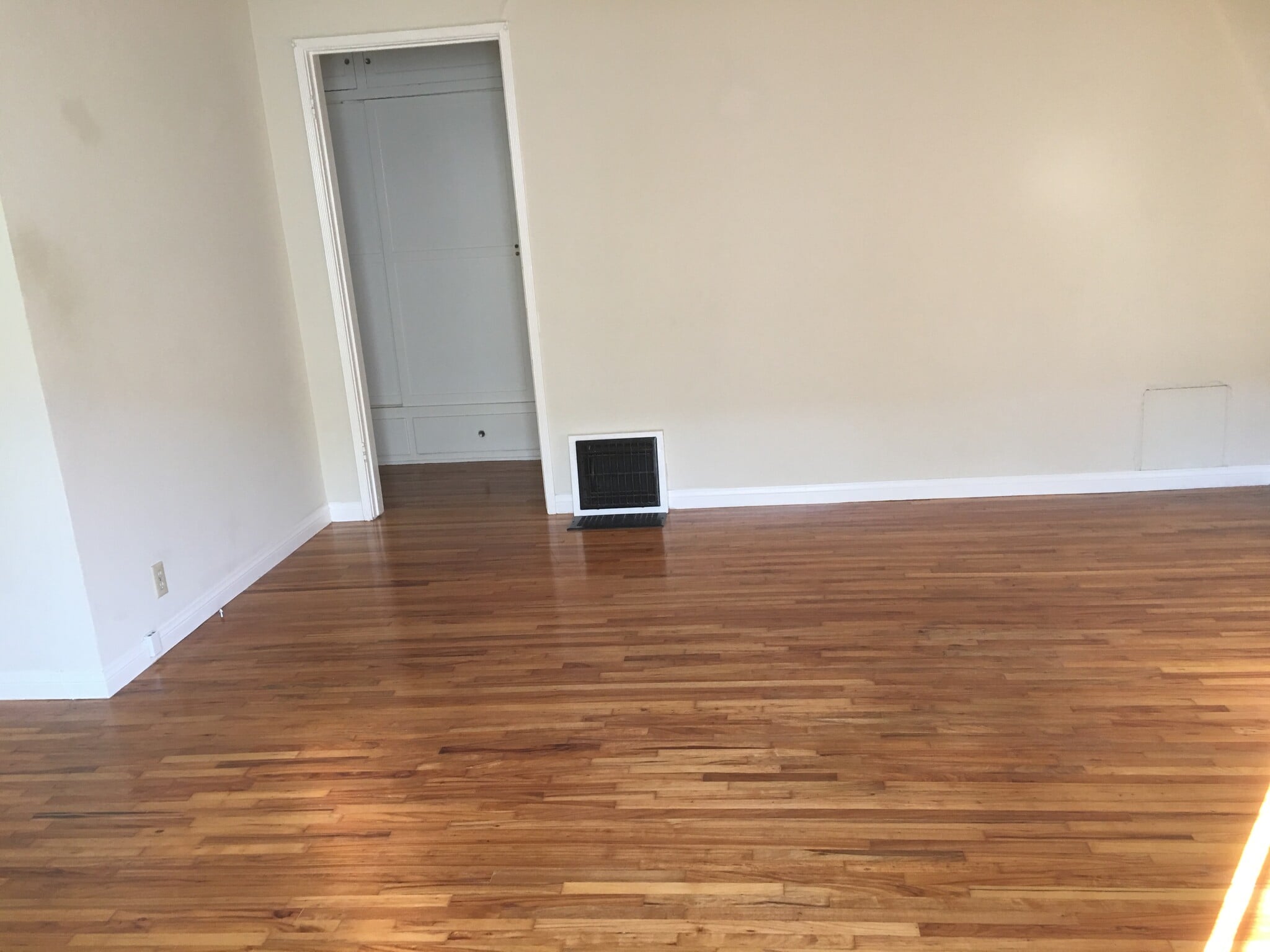 Building Photo - 10639 Ayres Ave