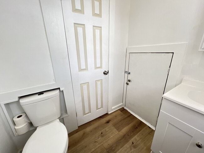 Building Photo - 621 E 24th St