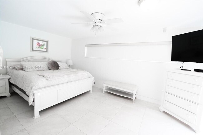 Building Photo - 220 Buttonwood Dr