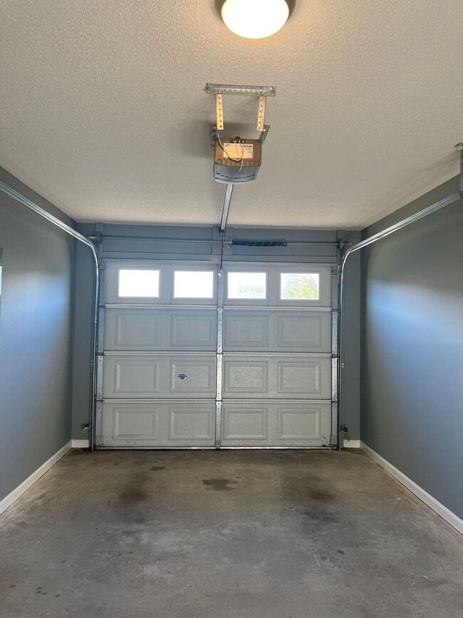 Building Photo - 117 N Spring View Dr