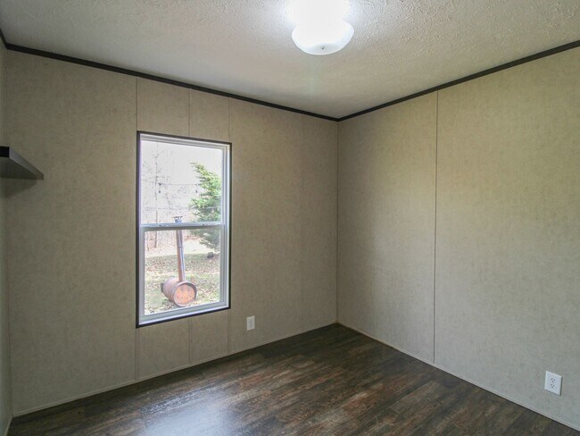 Building Photo - Nice home on a wooded lot! Minutes from Athens!
