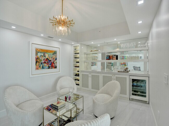 Building Photo - 411 N New River Dr E