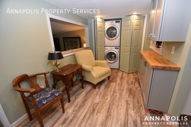 Building Photo - 16 Elm Rd