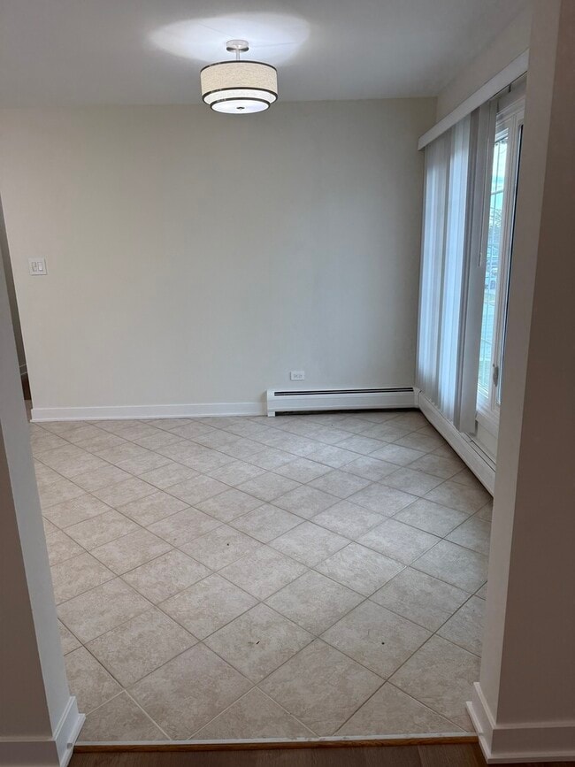 Building Photo - 544 LaGrange Rd