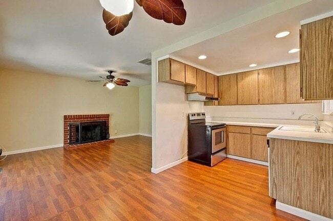 Building Photo - Sharp 3 Bedroom 2 Bath Single Family Home in Desirable Blossom Valley Neighborhood