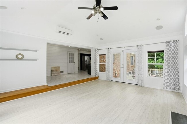 Building Photo - 5291 Manhasset Cove