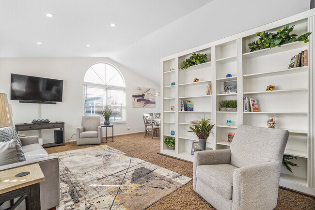 Primary Photo - 1201 Easton Dr