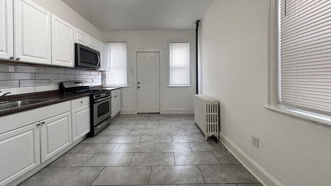 Building Photo - Charming 3-BR Updated West Philly Row Home