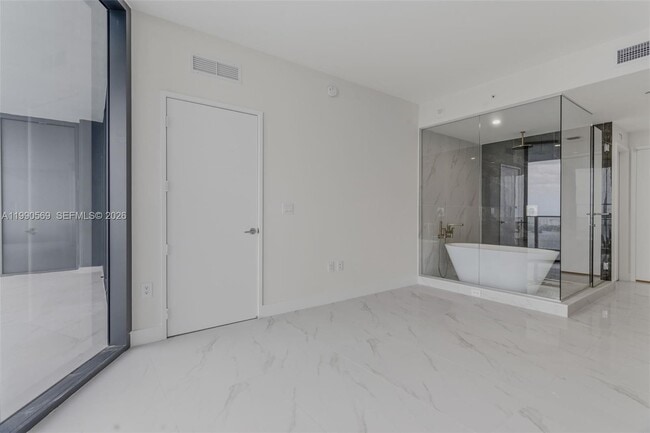 Building Photo - 711 NE 23rd Terrace