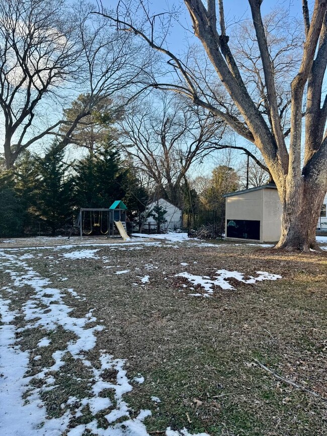 Building Photo - Cozy 3 Bedroom Rancher Available For Rent ...