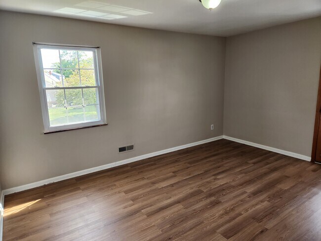 Building Photo - 7717 Kenton Ave