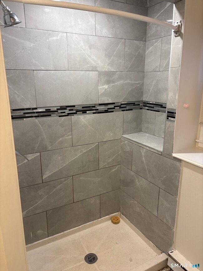 Building Photo - 1840 Shepard Ave