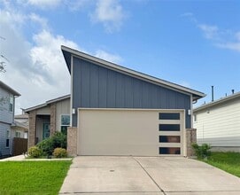 Building Photo - 2307 Langdale Ln