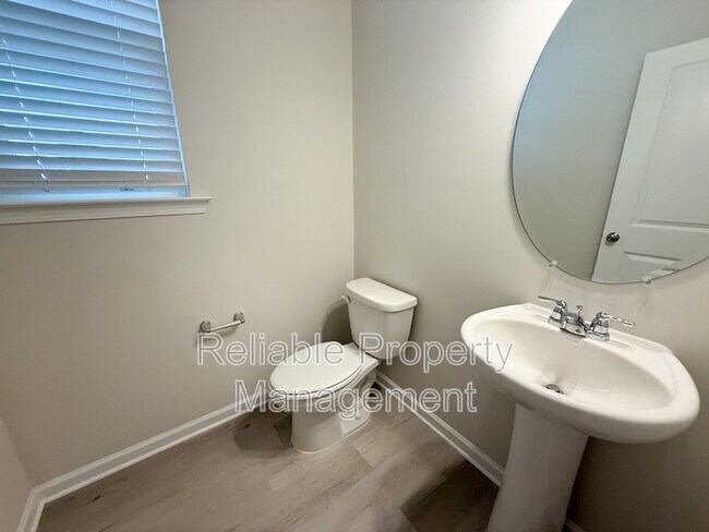 Building Photo - 124 Kobus Ct