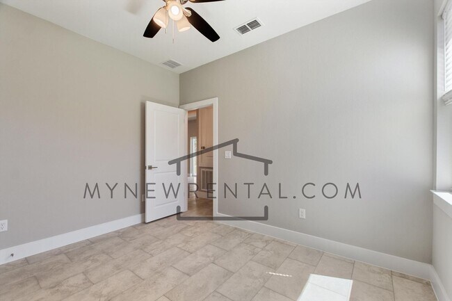 Building Photo - Deposit-Free! Modern, energy efficient hom...