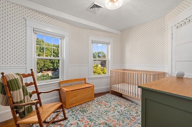 Building Photo - 32 Charles St