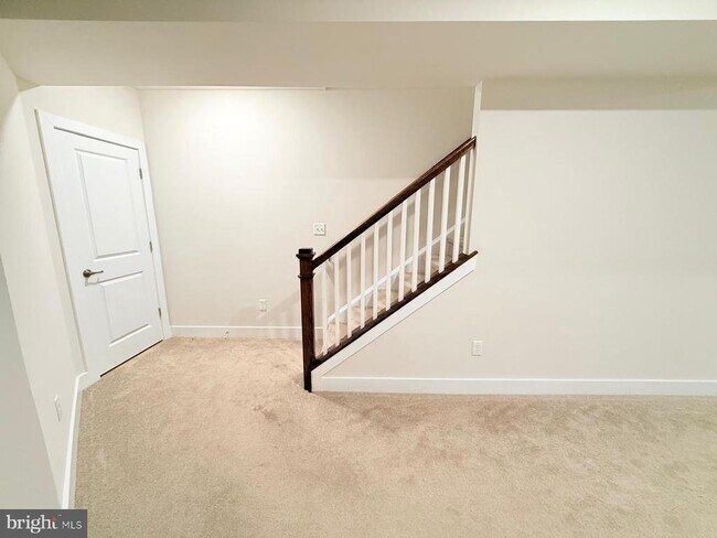 Building Photo - 161 Livingston Ln