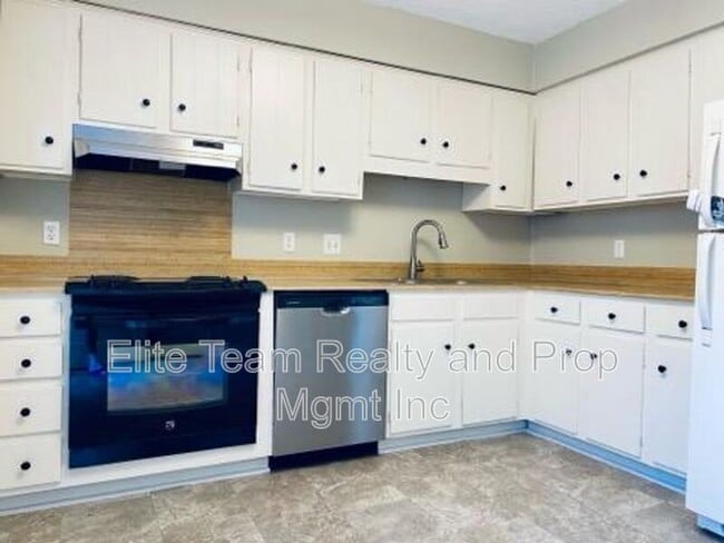 Building Photo - 4657 Old Lantern Way