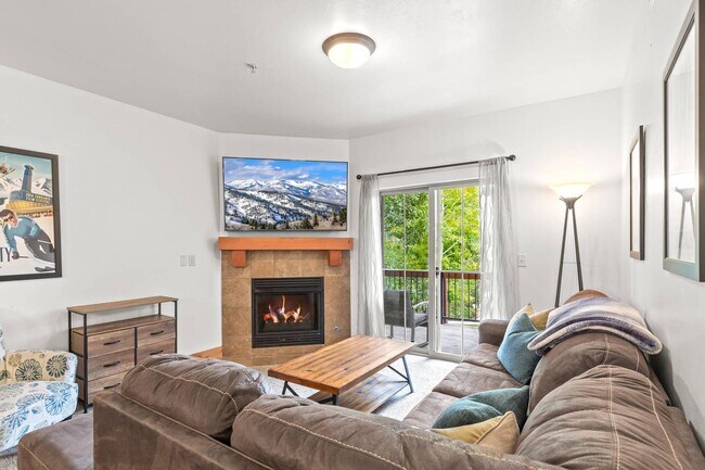 Building Photo - Stunning Furnished Park City Condo