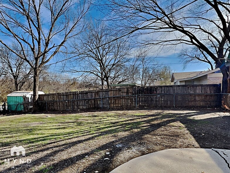 Building Photo - 4245 Larson Ln