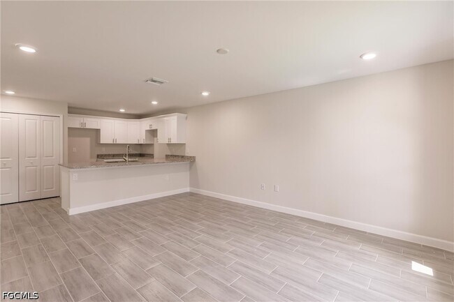 Building Photo - 4780 15th St SW