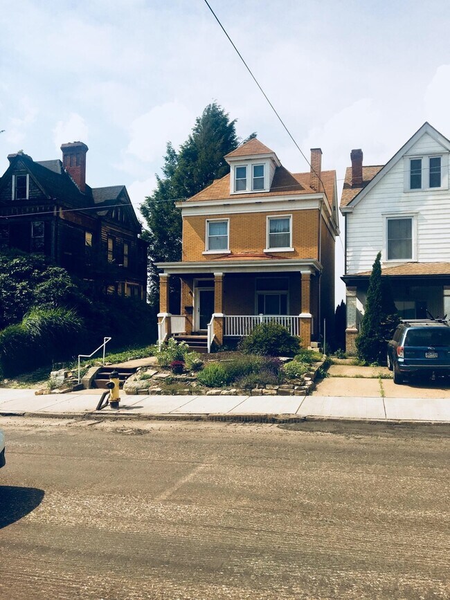 Primary Photo - 1825 Arlington ave