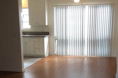 Dining area - 432 W Stocker St