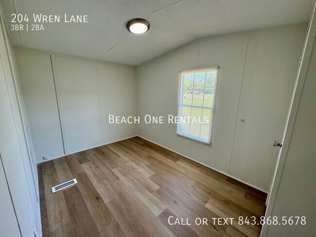 Building Photo - 204 Wren Ln