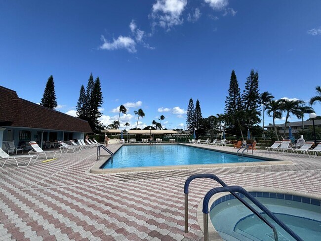 Building Photo - 1120 Boxwood Dr