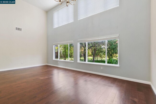 Building Photo - 732 Antiquity Dr