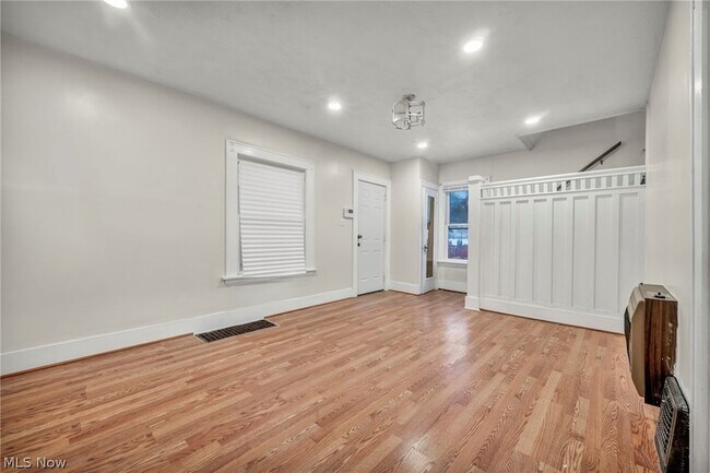 Building Photo - 960 Whittier Ave