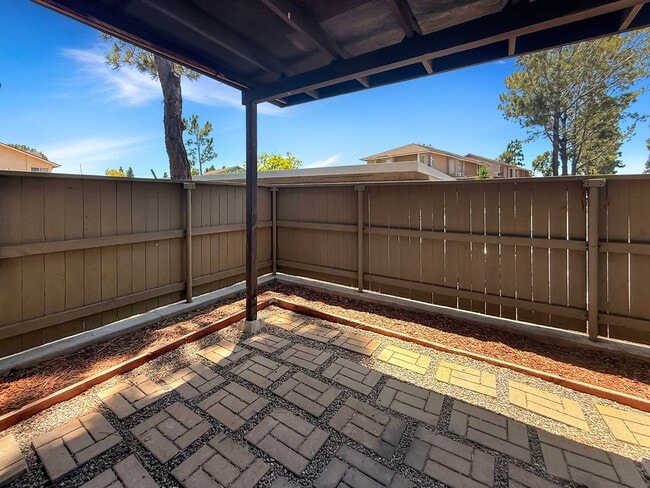 Building Photo - Spacious 3BR/2BA with Private Yard in Para...