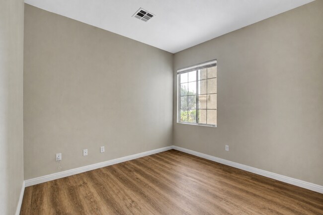 Building Photo - Anthem Gem with 3-Car Garage & Spacious Backyard