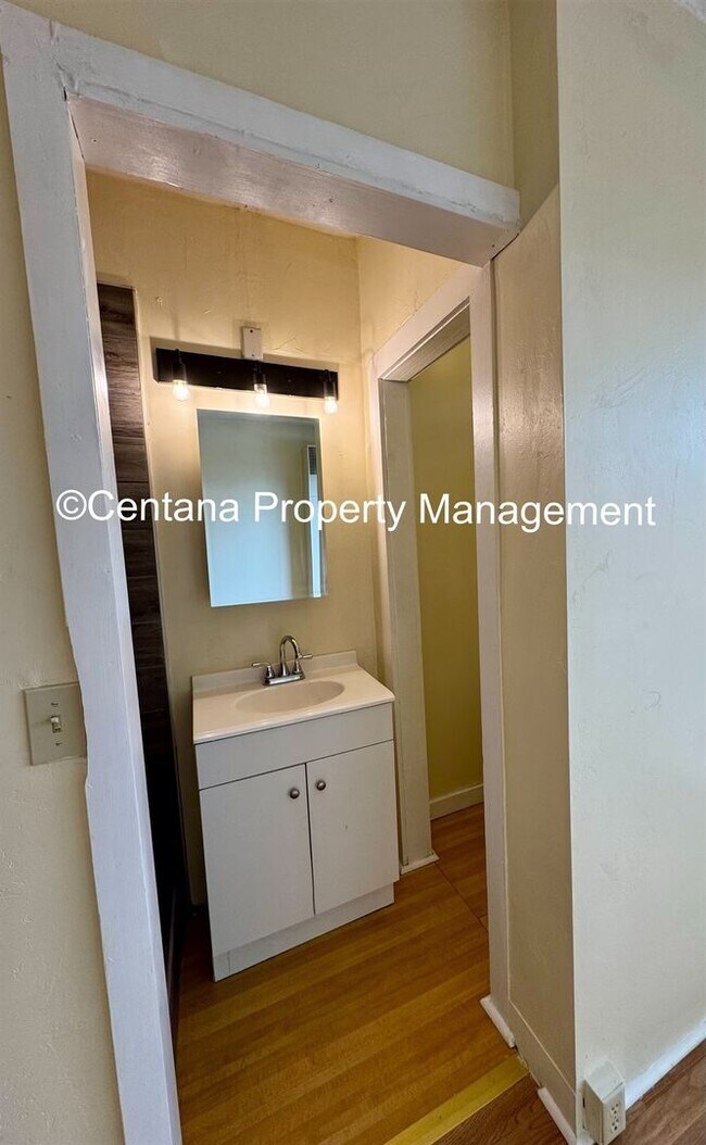 Building Photo - 1265-1265 1/2 Farrell