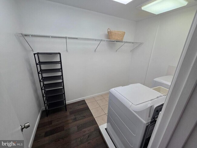 Building Photo - 506 Bainbridge St